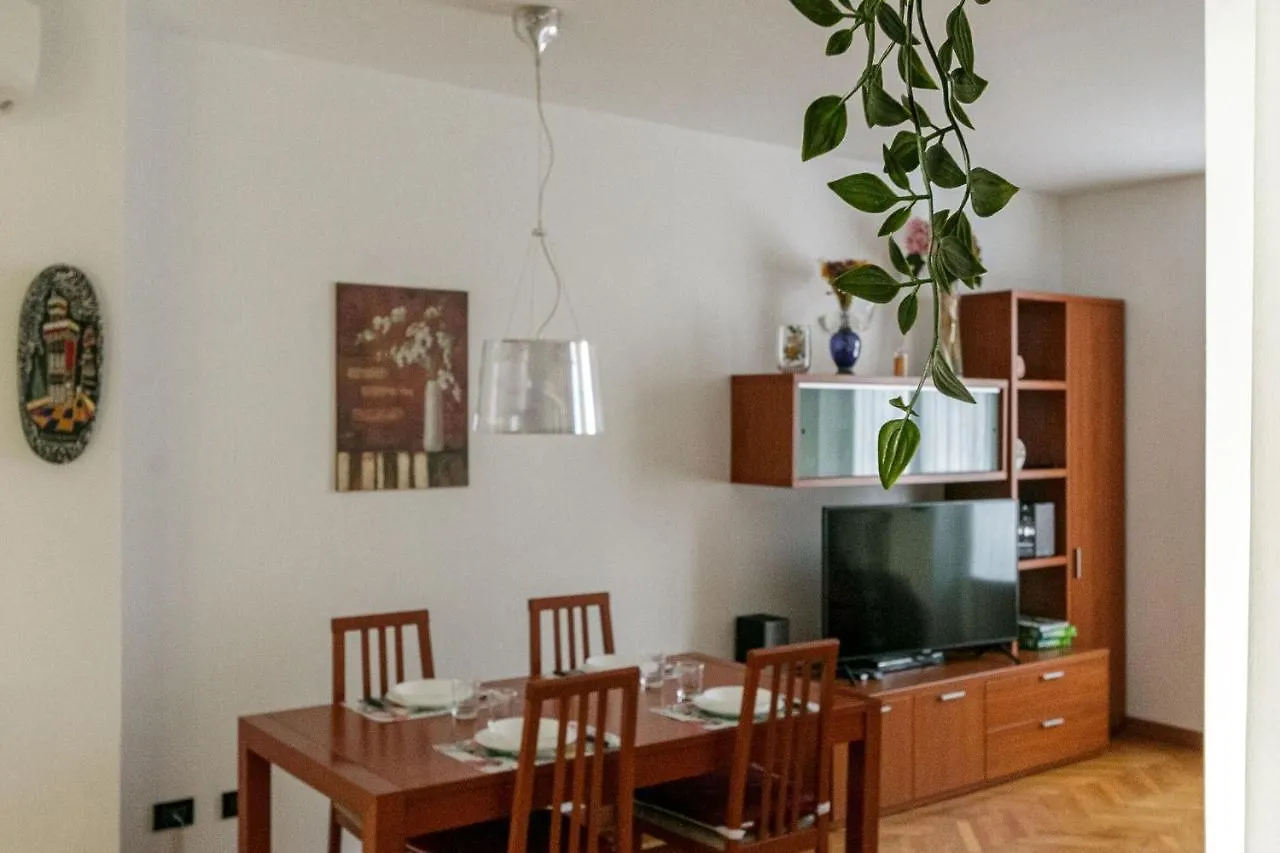 Mac Mahon - Two Bedrooms Milan 0*,  Italy