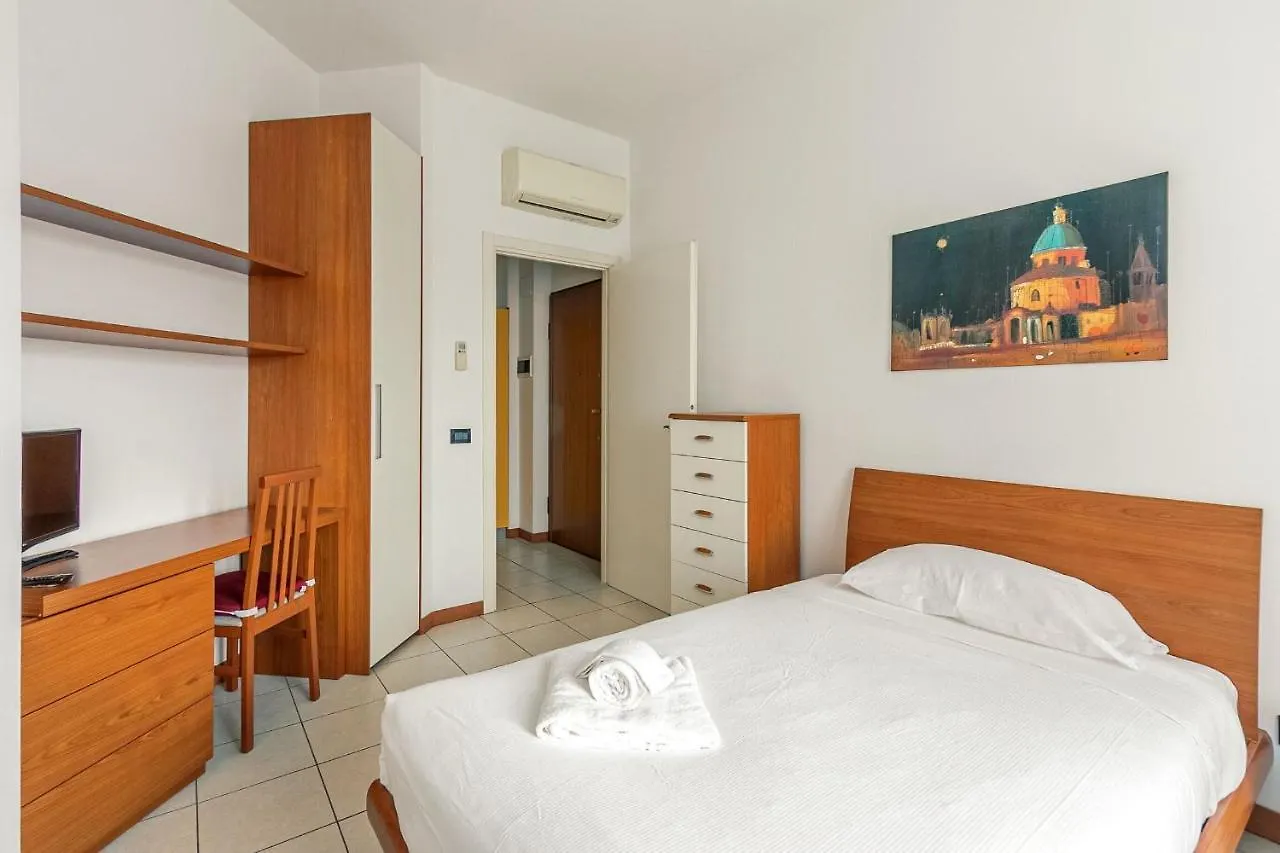 Mac Mahon - Two Bedrooms Milan 0*,